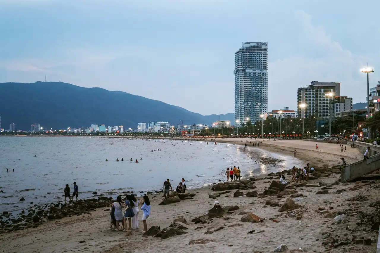 豪霖格实业投资服务对比：直投模式与联合管理方案优劣分析