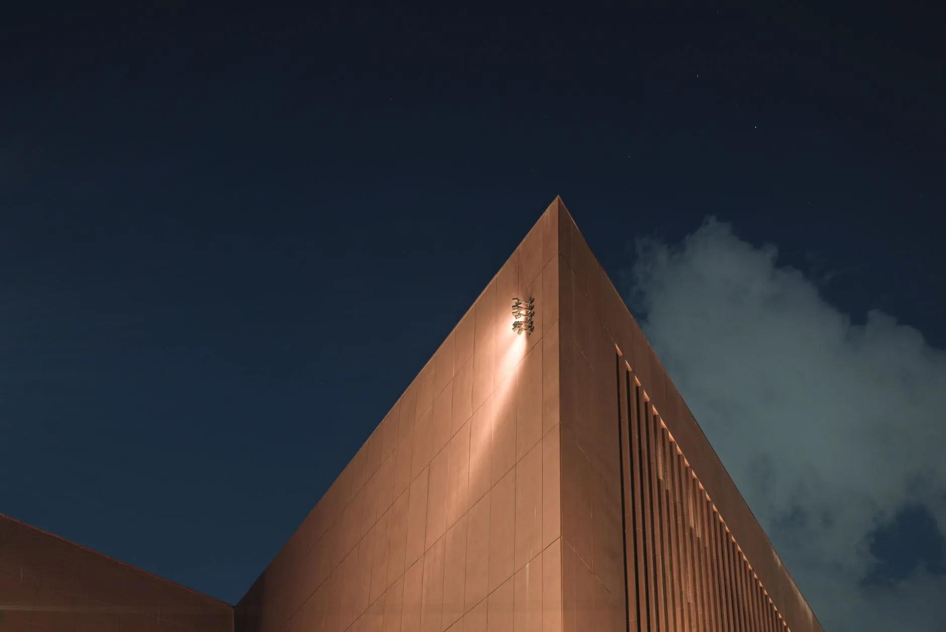 华南地区产业投资新趋势：豪霖格视角下的制造业升级与商业运营策略