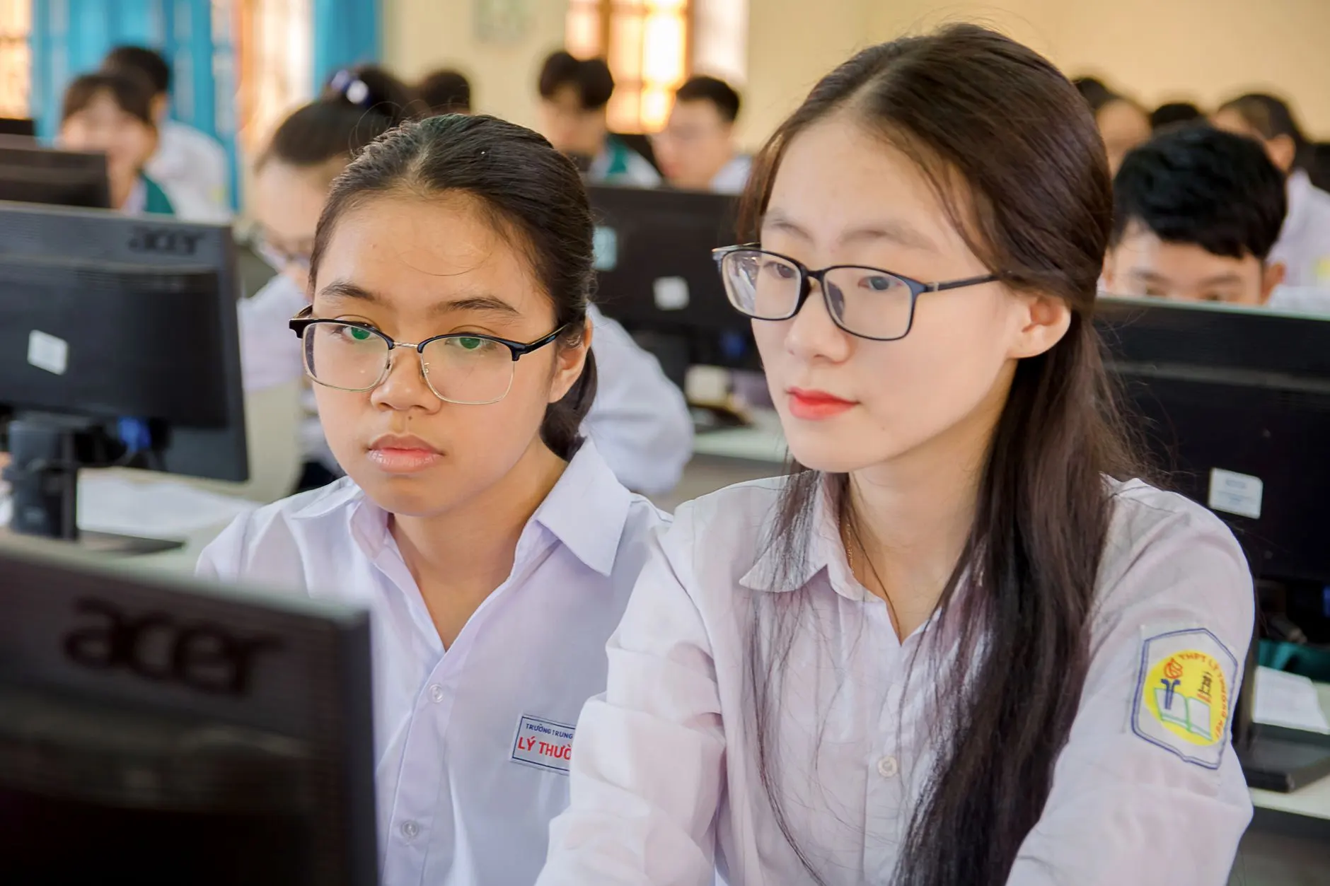 实业投资与商业运营如何协同？深圳实业公司的一体化管理方案解析