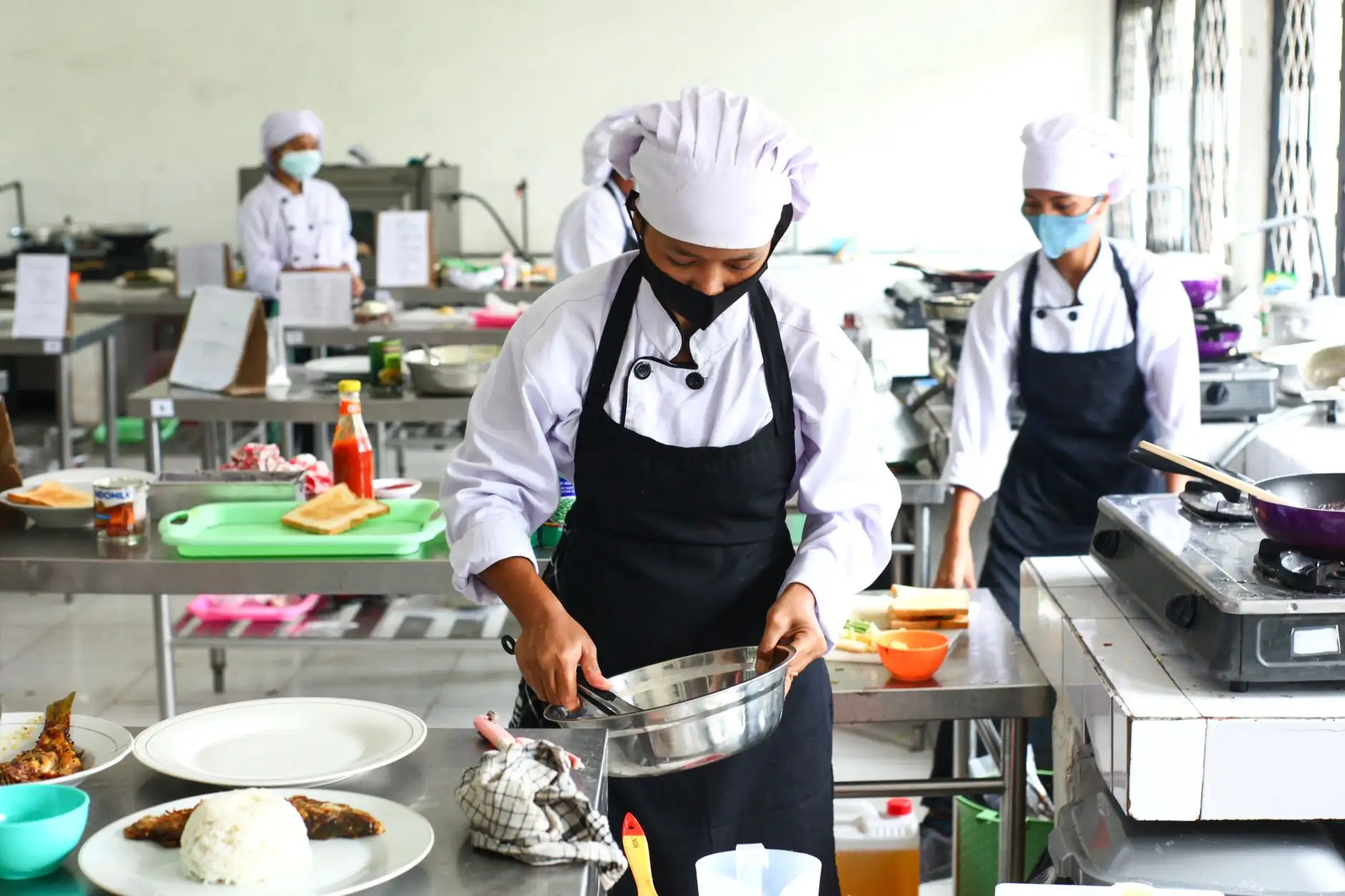 深圳实业投资与企业管理运营服务模式解析