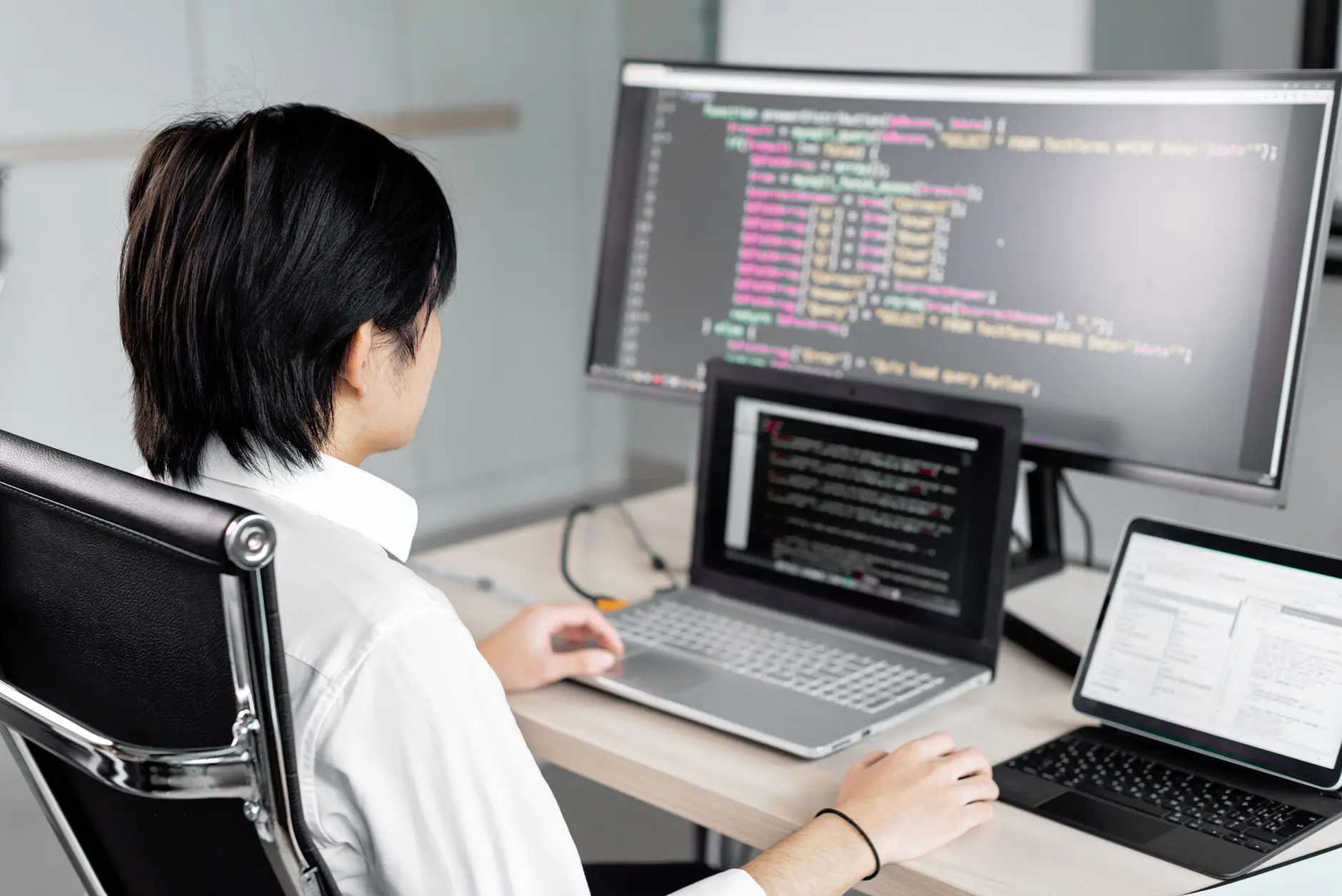 实业投资与企业运营管理如何协同？深圳实业公司的管理赋能实践解析