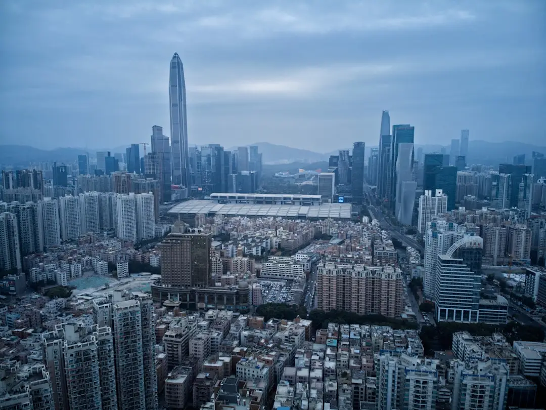 实业投资与企业运营管理如何协同？深圳商业运营的实践路径分析