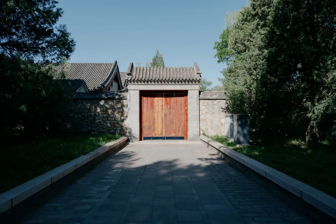 深圳实业投资政策新规解读：2025年企业运营管理合规要点