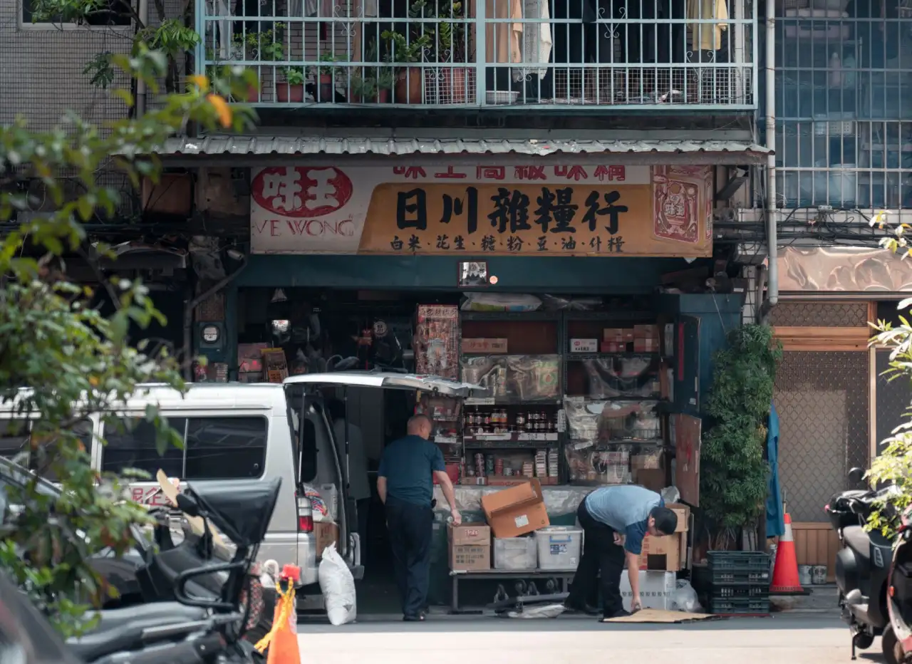 实业投资与企业运营管理服务对比：深圳创业项目如何选择合适的管理赋能模式